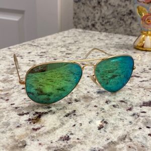 Green mirrored aviator raybans
